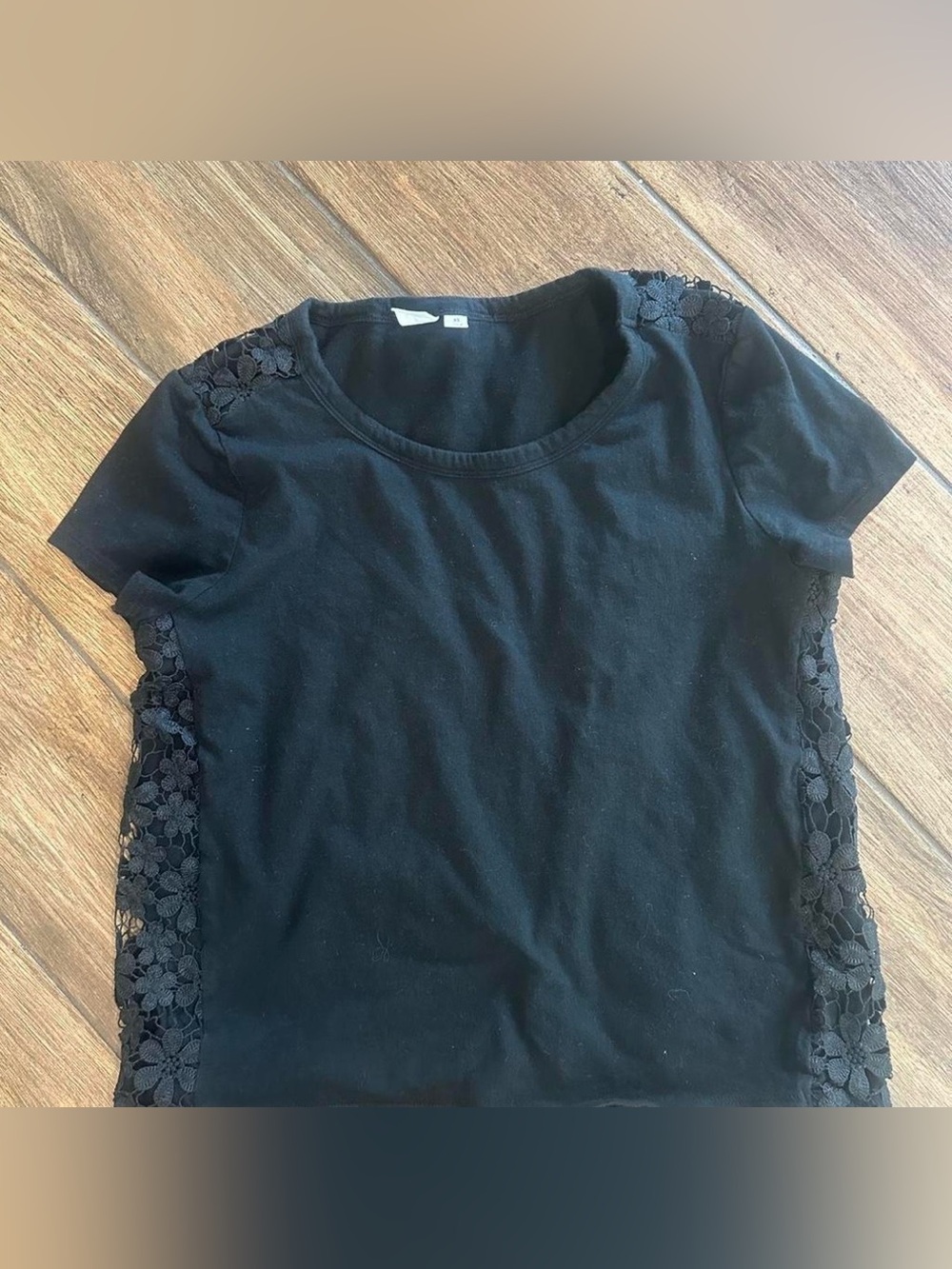 GAP Women's Black Lace-Trim Short Sleeve Top
SZ X-small